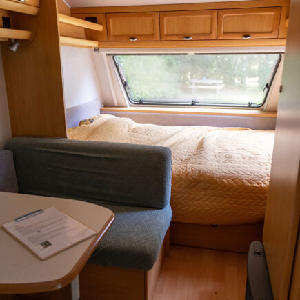 2 persoonsbed caravan